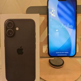 【美品】Apple iPhone16 ブラック 256GB アップルケア付き