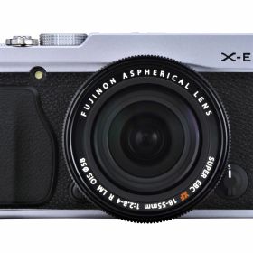 【中古】【非常に良い】FUJIFILM ミラーレス一眼カメラ X-E1 レンズキット ズームレンズ付属 シルバー X-E1/XF18-55 SET S