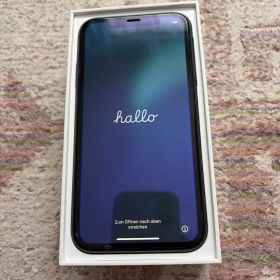 Apple iPhone 11 ブラック 本体