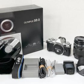 【シャッター回数約10750】オリンパス デジタル一眼レフカメラ OLYMPUS OM-D E-M5 Mark II 14-150mm II レンズキット [シルバー] 【中古】【良い】【26800538560704】
