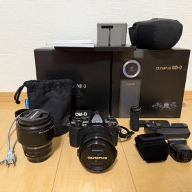オリンパス OM-D E-M5 Mark II (proレンズ2個付属)