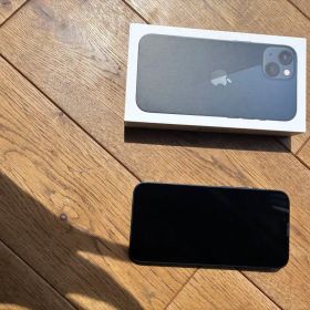 Apple iPhone 13ブラック 本体 箱付き