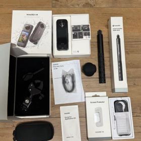 Insta360 X4 アクションカメラ 本体とアクセサリー