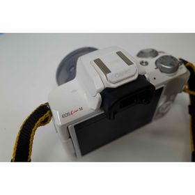 キヤノン(Canon)のCanon ミラーレス一眼カメラ EOS KISS M ボディ WH(ミラーレス一眼)