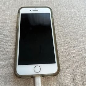 Apple iPhone 8 シルバー 本体