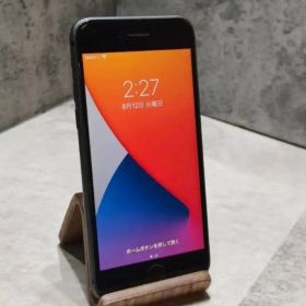 美品 iPhone8 64GB SIMフリー スマホ