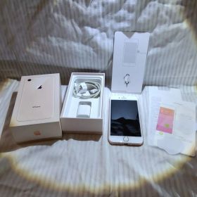 iPhone 8 ゴールド本体 SIMロック解除済み 箱、付属品あり（純正品）★