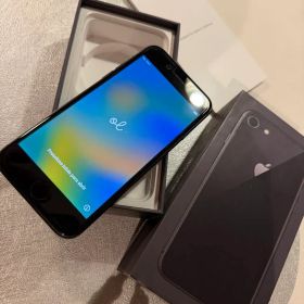 極美品 ケース付き iPhone8 64GB ブラック SIMフリー