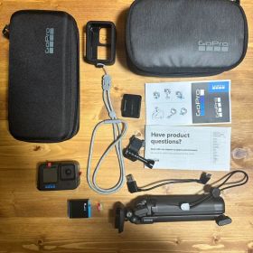 GoPro HERO10 BLACK本体と付属品別売り三脚と強化ケース付き