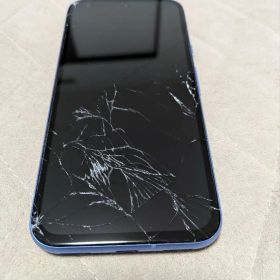 Google Pixel 8a 青色 画面ひび割れあり
