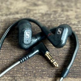 【美品】SENNHEISER IE300 有線イヤホン 正規品 元箱付 動作良好