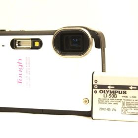 【返品保証】 オリンパス Olympus Tough TG-620 5.0x ホワイト バッテリー付き コンパクトデジタルカメラ e7481