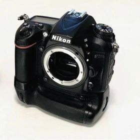 ☆撮影数220回以下☆Nikon D7200ボディマルチパックセットMB-D15
