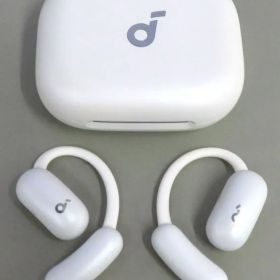 【中古】ヘッドフォン Anker Bluetooth 完全ワイヤレスイヤホン Soundcore AeroFit 2 (パールホワイト) [A3874N21]