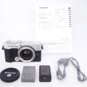 【極上品】OLYMPUS オリンパス PEN E-P7 ボディー [W2604030A] シルバー