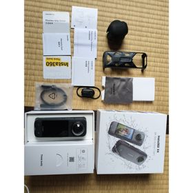 インスタスリーシックスティ(insta360)の(美品)Insta360 X４新品同様(ビデオカメラ)
