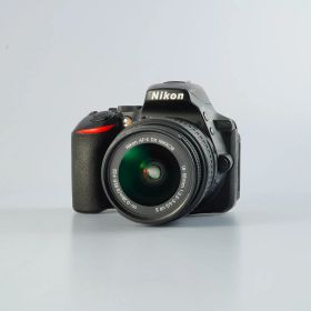 Nikon ニコン D5600 + AF-S DX NIKKOR 18-55mm F/3.5-5.6 GⅡ VR + SD 2GB MF フィルム一眼レフカメラ