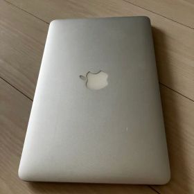 Apple MacBook Air (11インチ）