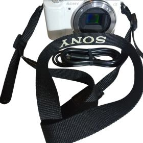 美品 SONY α5100 ILCE-5100 ミラーレス一眼 APS-C 2430万画素 Wi-Fi 自撮り対応