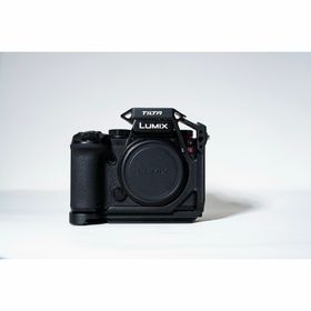 パナソニック(Panasonic)のlumix S5II DC-S5M2 5年保証 カメラケージ付(ミラーレス一眼)