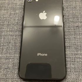 iPhone8 64GB 画面割れ SIMロックあり