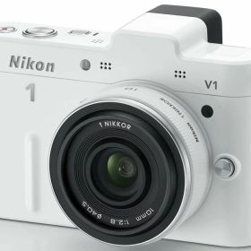 【中古】【非常に良い】Nikon ミラーレス一眼カメラ Nikon 1 (ニコンワン) V1 (ブイワン) 薄型レンズキット ホワイトN1 V1ULK WH