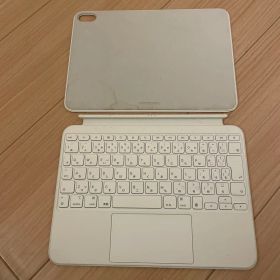 【iPad(A16)】Magic Keyboard Folio ホワイト