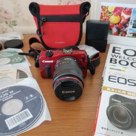 Canon EOS M レッド メカニカルシャッター数ゼロ
