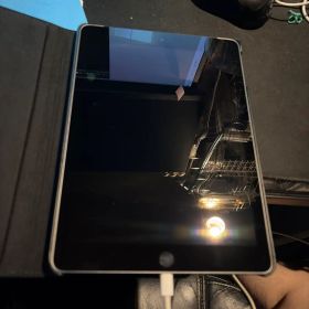 美品 Apple iPad (第6世代) 32GB スペースグレー SIMフリー