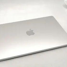 【中古】Apple MacBook Air 13インチ CTO (M2,2022) シルバー M2(CPU:8C/GPU:10C)/16G/512G/35W AC(USB-Cx2)【ECセンター】保証期間１ヶ