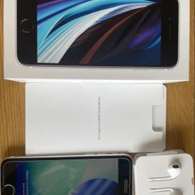 iPhone SE 第2世代 64GB 付属品完備 未使用イヤホン付き