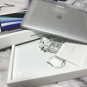 Apple MacBook Pro 16インチ (2019) 本体