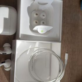 ジャンク扱いAirPods pro 本体 充電ケーブル付き