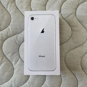 アップル(Apple)のiPhone8 64GB 新品 シルバー 付属品完備(スマートフォン本体) アップル(Apple)のiPhone8 64GB 新品 シルバー 付属品完備(スマートフォン本体)