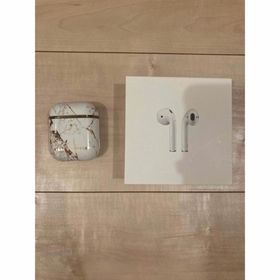 アップル(Apple)のAPPLE AirPods イヤホン MMEF2J/A カバー付き(ヘッドフォン/イヤフォン)