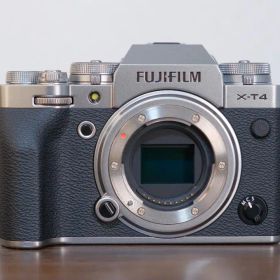 X-T4 ボディ シルバー Fujifilm