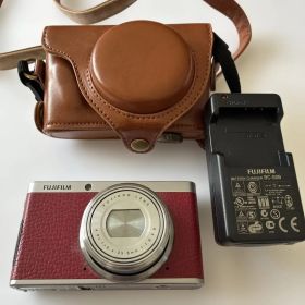 FUJIFILM コンパクトデジタルカメラ レッド XF1