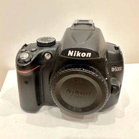 【超値下げ】Nikon D5000 一眼レフSDカード 付属品あり ジャンク扱い