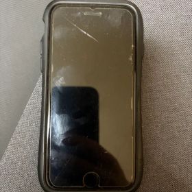 iPhone SE (第2世代) 赤 128GB 81% iface付き