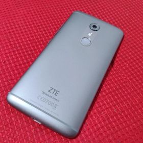 ZTE AXON 7