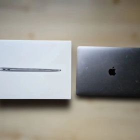 MacBook Air M1 2020 新品 50,100円 中古 31,500円 | ネット最安値の
