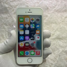 6-Apple iPhone SE 32GB