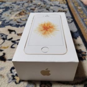 Apple iPhone SE ゴールド 本体