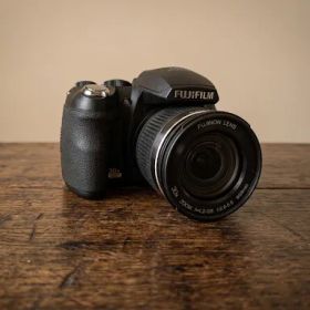501k002 【美品 動作確認済み】富士フイルム FinePix HS10EXR 単3電池で作動！ 動作確認済み