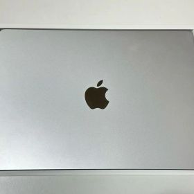【美品】MacBook Air M2 13.6インチ8GB / 256GB
