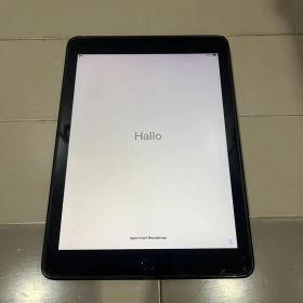 Apple iPad (第6世代) 32GB シルバー 画面に若干のヒビあり