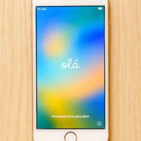 iPhone8 ゴールド 本体
