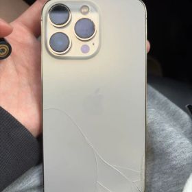 Apple iPhone 13 Pro 本体
