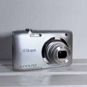Nikon COOLPIX A100 デジカメ シルバー