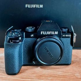 【超美品】FUJIFILM X-S10 ボディ 液晶フィルム付 付属品完備